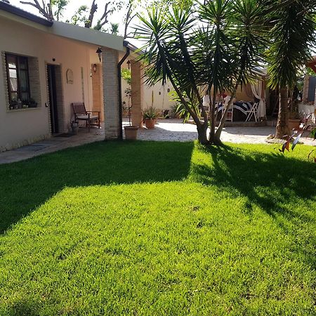 Gentarrubia Bed & Breakfast Capoterra Bagian luar foto
