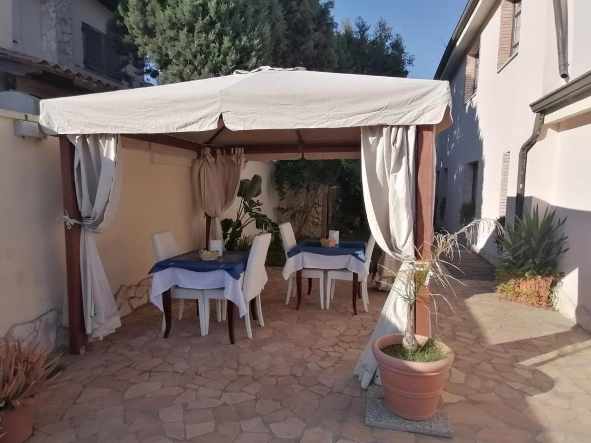 Gentarrubia Bed & Breakfast Capoterra Bagian luar foto