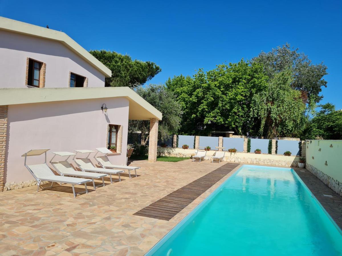 Gentarrubia Bed & Breakfast Capoterra Bagian luar foto