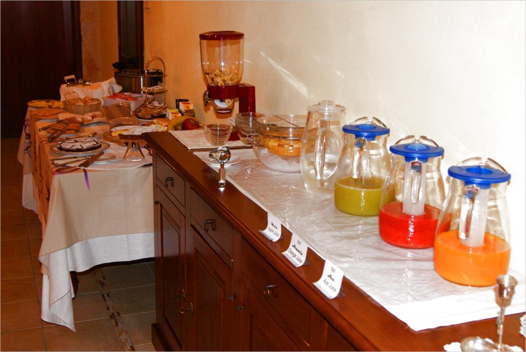 Gentarrubia Bed & Breakfast Capoterra Bagian luar foto