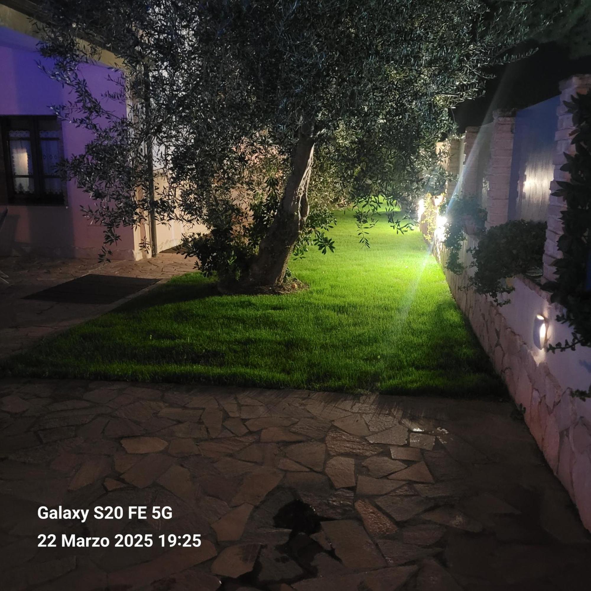 Gentarrubia Bed & Breakfast Capoterra Bagian luar foto