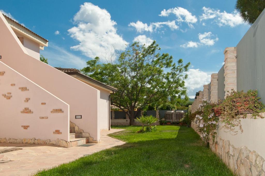 Gentarrubia Bed & Breakfast Capoterra Bagian luar foto