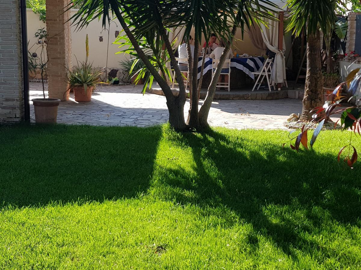 Gentarrubia Bed & Breakfast Capoterra Bagian luar foto