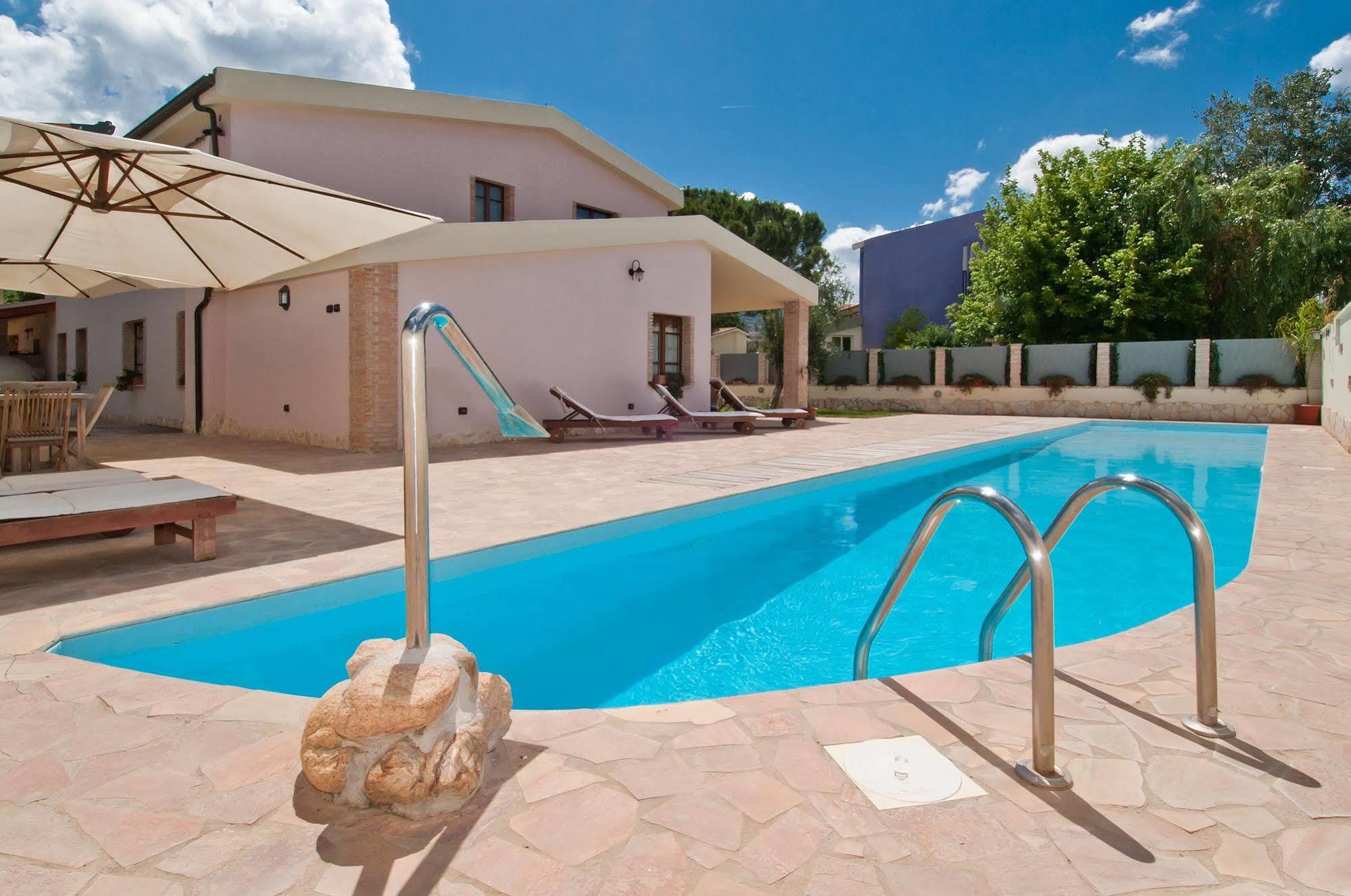 Gentarrubia Bed & Breakfast Capoterra Bagian luar foto